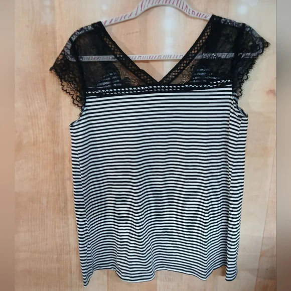 Black and White Striped Lace Top - Picture 2 of 3